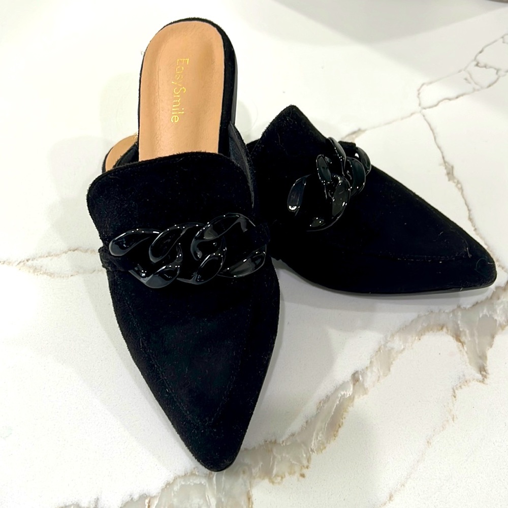 Black pointy slides/miles with metal detail